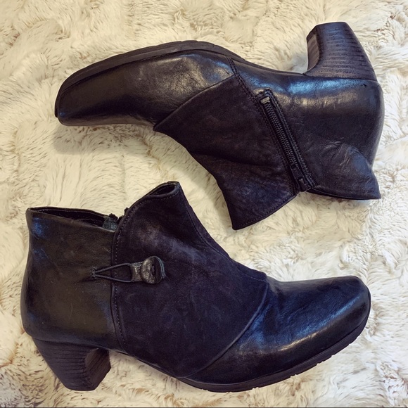 Anthropologie THINK Ana ✨🌿 Black Leather Button Ankle Black Boots  10 - Picture 5 of 8